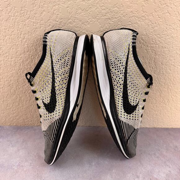 Nike Flyknit Racer 526628-011 Men's 9 Running Shoes Black White Volt Sneakers - Picture 4 of 16